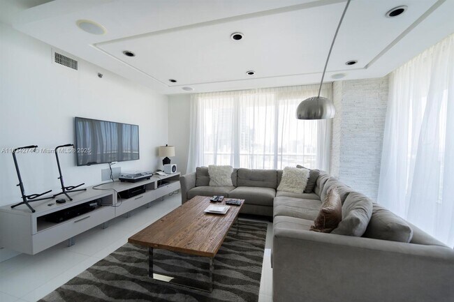 Building Photo - 50 Biscayne Blvd