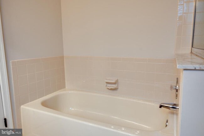 Building Photo - 203 Waverly Ct