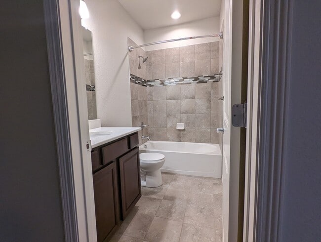 Building Photo - Beautiful Newer Townhome