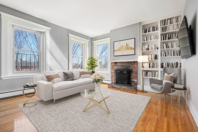 Building Photo - 28 Chestnut St