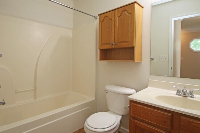Building Photo - 760 Camelot Ln