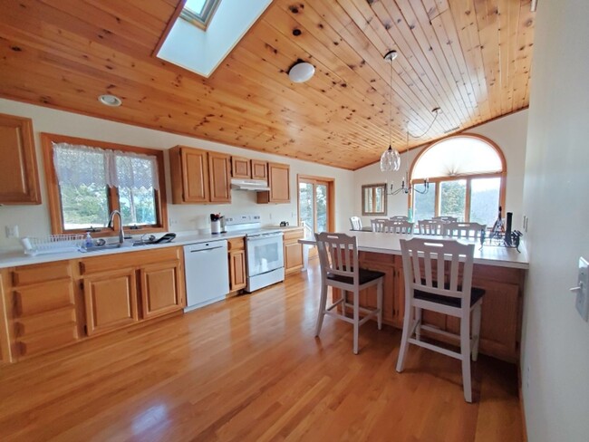 Building Photo - Winter Rental: Wingaerchic (Dog-friendly!)