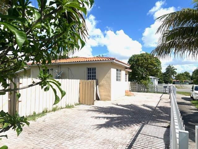 Building Photo - 500 SW 51st Ave