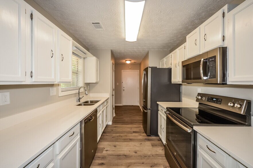 Building Photo - 5406 Cindy Ln SE