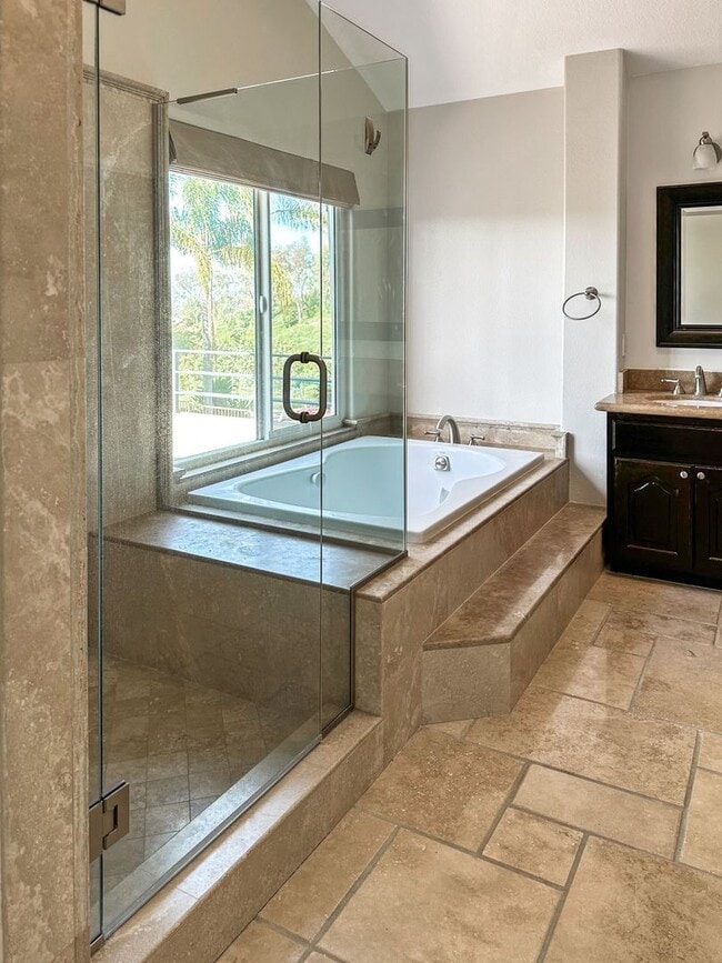 Building Photo - Beautiful Marina Hills Home!