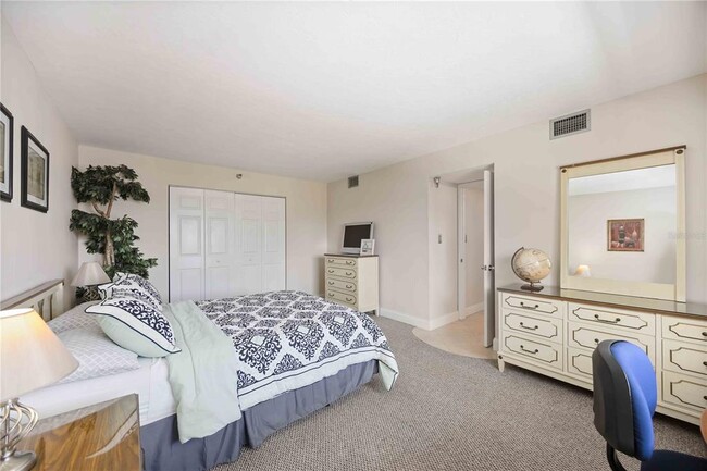 Building Photo - 11 Sunset Dr