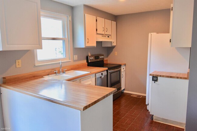 Building Photo - 3 br, 1.5 bath Townhome - 2953 Rushbury Drive