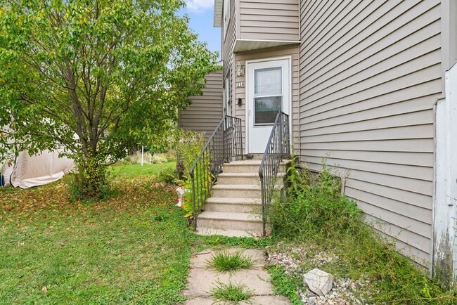 Building Photo - 114 Center St