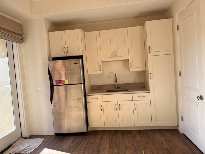 Building Photo - 5560 Campana Ct