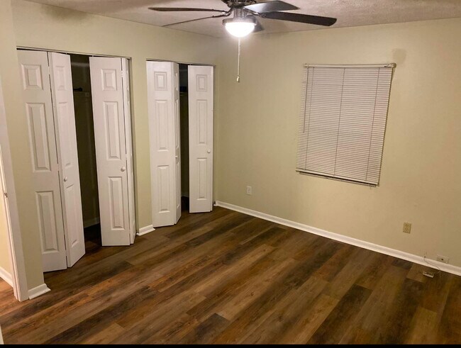 Building Photo - 3957 S Ventura Ave