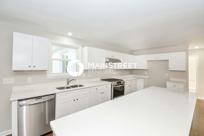 Building Photo - 4 Bedroom Pet-Friendly Home in NASHVILLE, ...