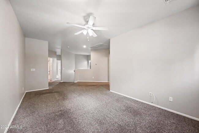 Building Photo - 2600 E Springfield Pl