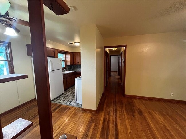 Building Photo - 511 Fleetwood Dr