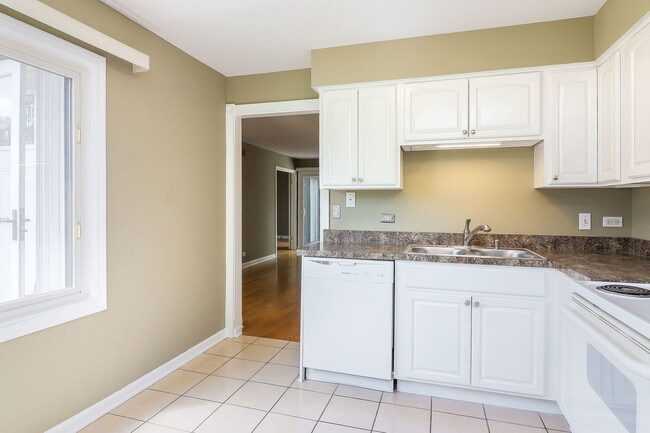 Building Photo - 177 Cascade Dr