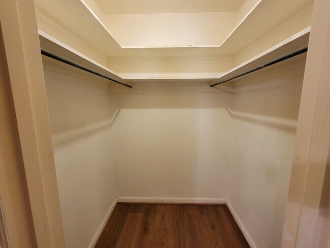 Building Photo - College Station - 3 bedroom / 2 bath / 2 car garage house with fenced in back yard.