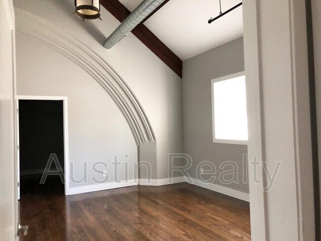 Building Photo - 4716 Macklind Ave
