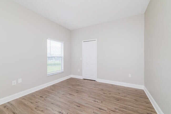 Building Photo - 552 Viceroy Ct