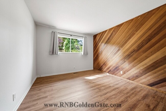 Building Photo - Gorgeous home with spacious yard in Kentfield for rent!