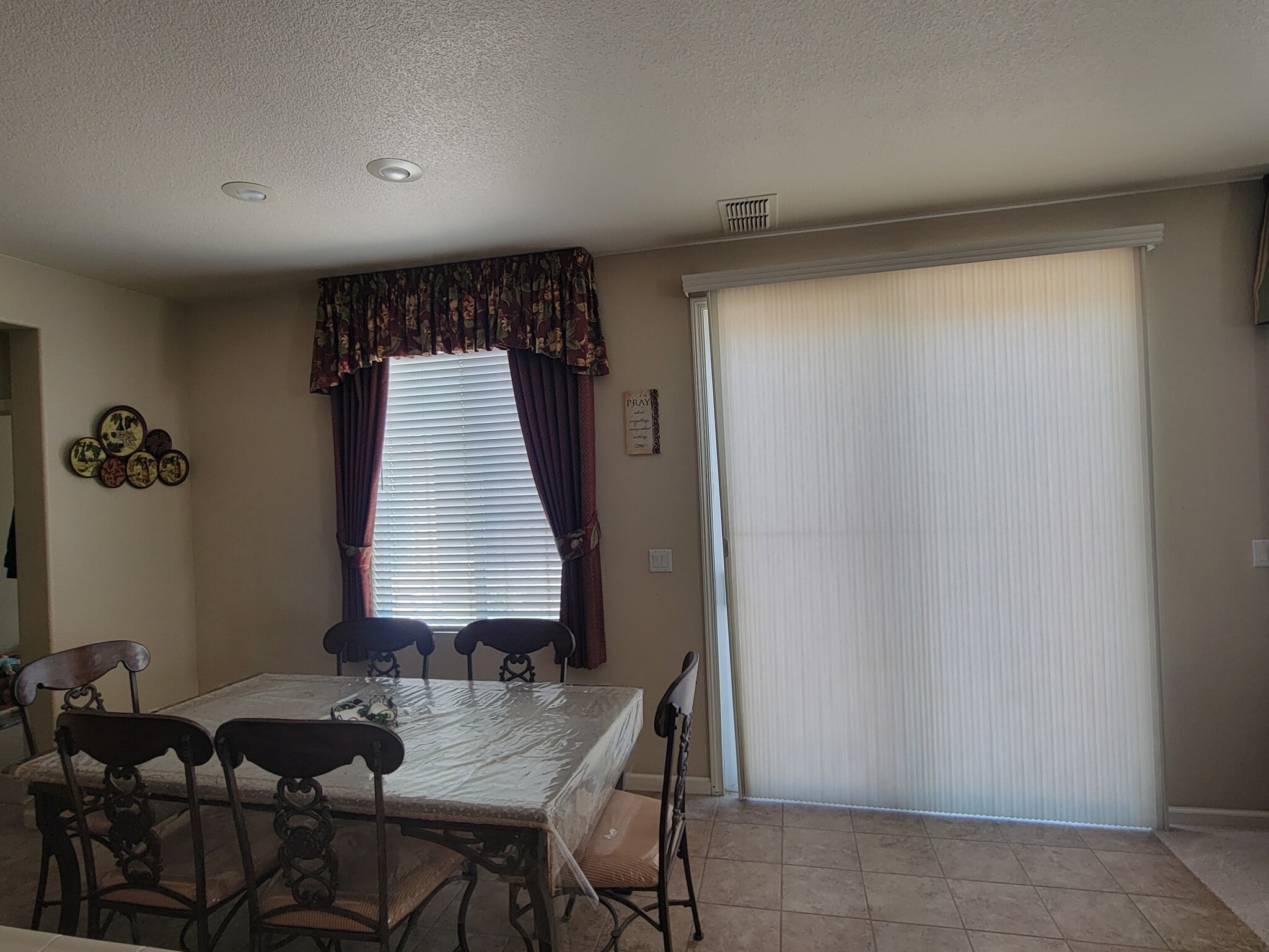 Building Photo - 1322 Paseo Belleza