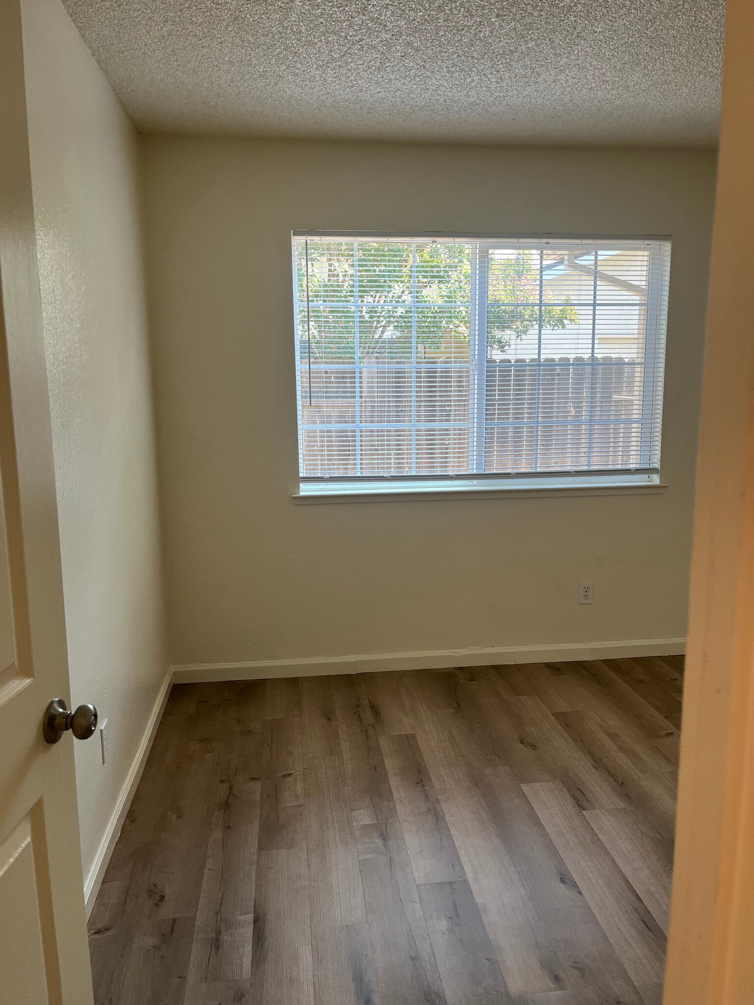 Building Photo - 9371 Medallion Way
