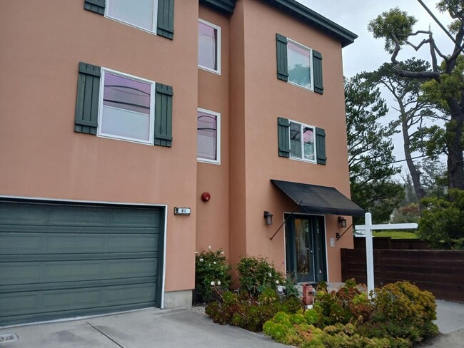 Building Photo - 99 Ave Portola
