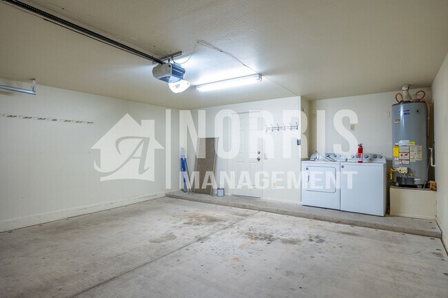 Building Photo - Cozy Home with No HOA and a Large NO Maintenance Backyard