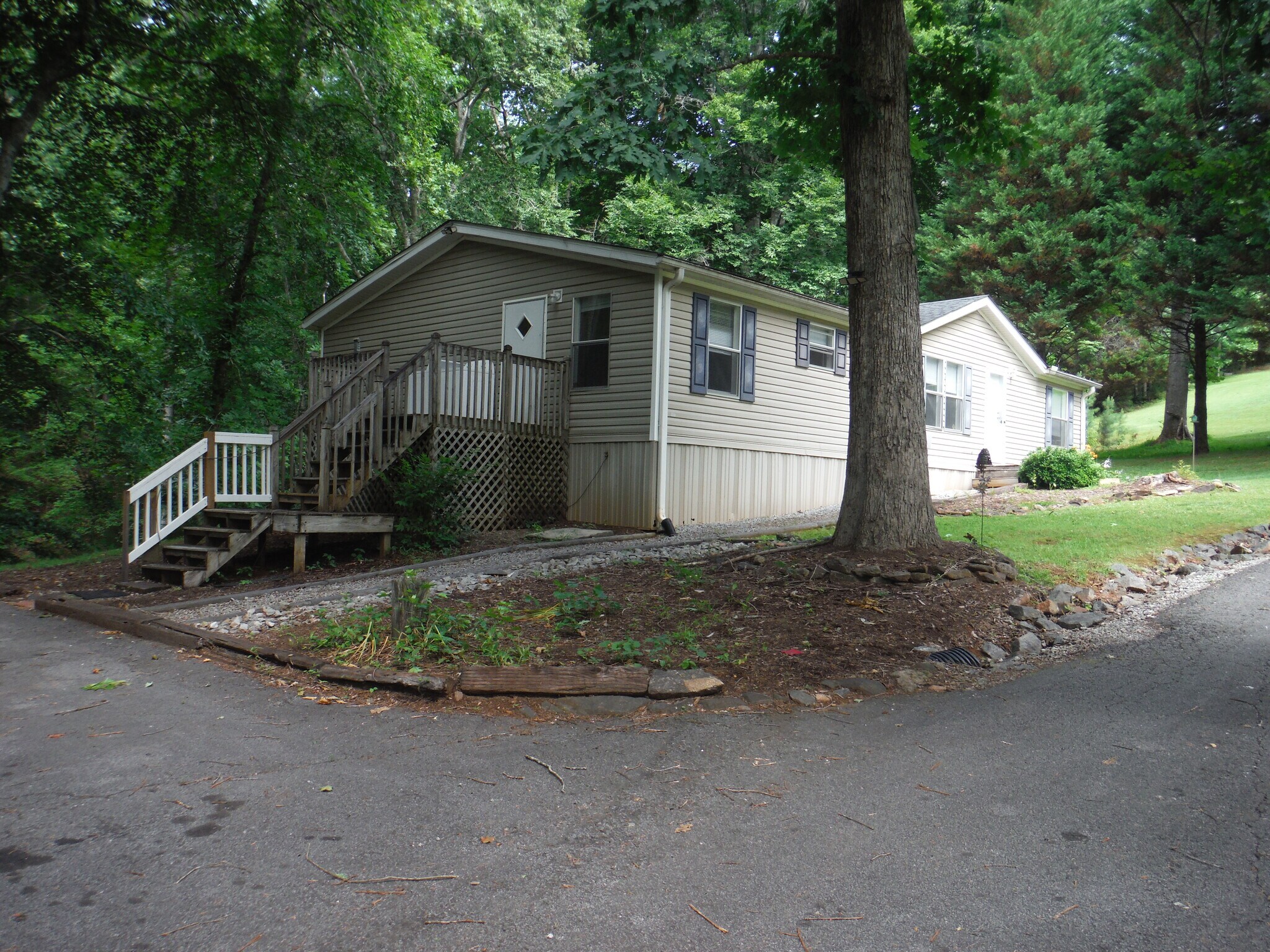 Building Photo - 127 John Lewis Dr