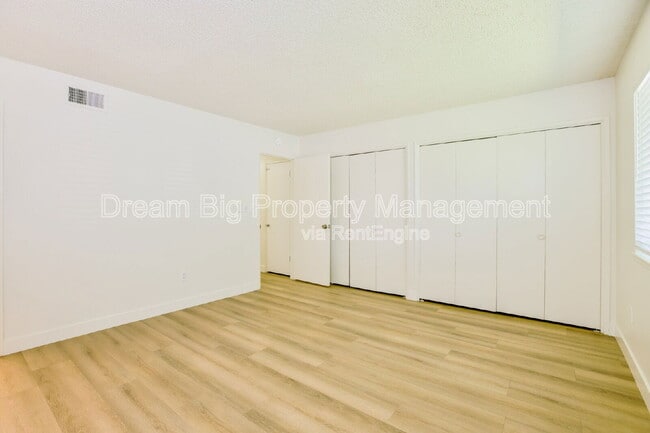 Building Photo - 5155 Harriett Cir