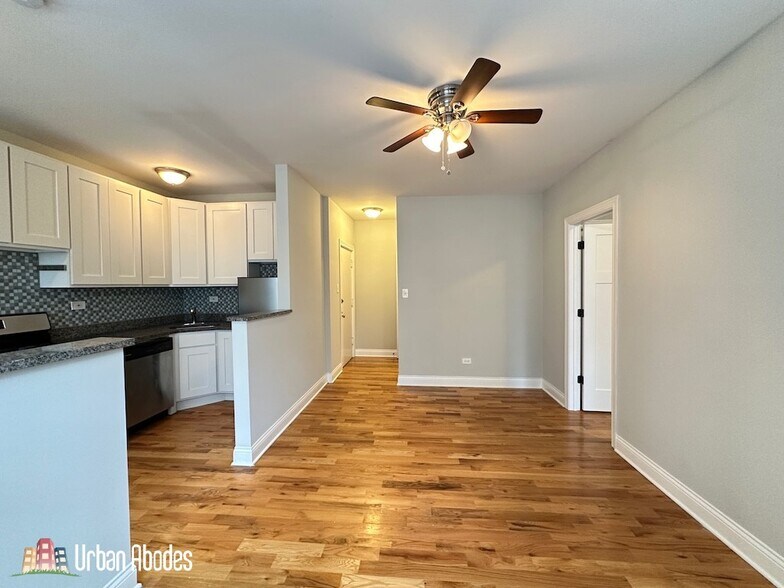 Building Photo - 523 W Melrose St