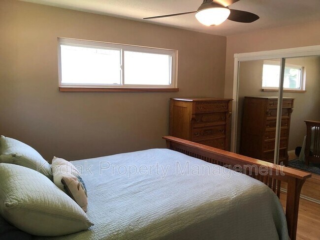 Building Photo - 3397 Eastwood Dr