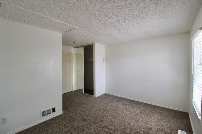 Building Photo - 1811 S Quebec Way