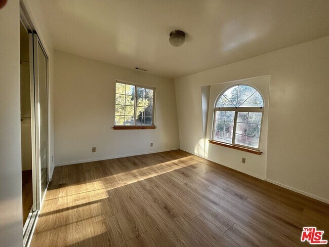 Building Photo - 525 Santa Barbara Ave