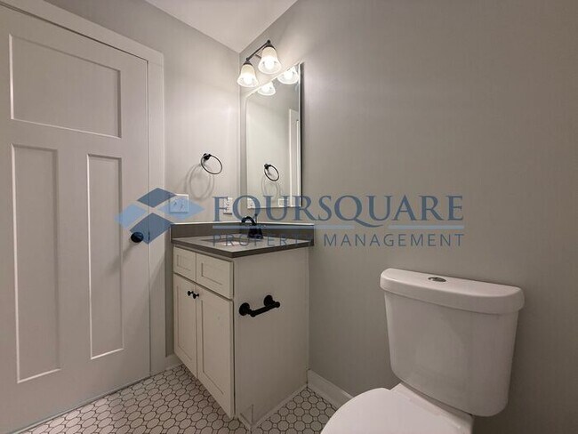 Building Photo - Modern 3-Bed / 2.5-Bath Home with Granite Kitchen, Fenced Yard & Private Balcony – Walkable to Do...