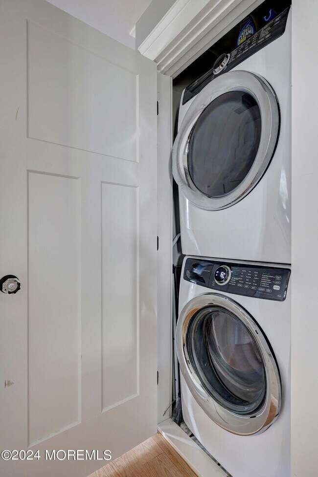 Building Photo - 408 Central Ave