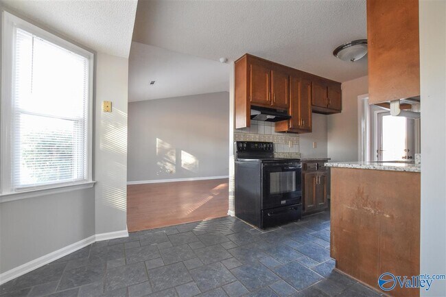 Building Photo - 122 Lewis Ln
