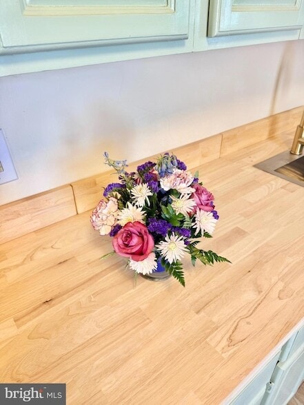 Building Photo - 327 Main St