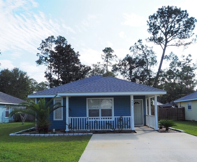 Building Photo - Gulf Shores Cottage close to park and schools!
