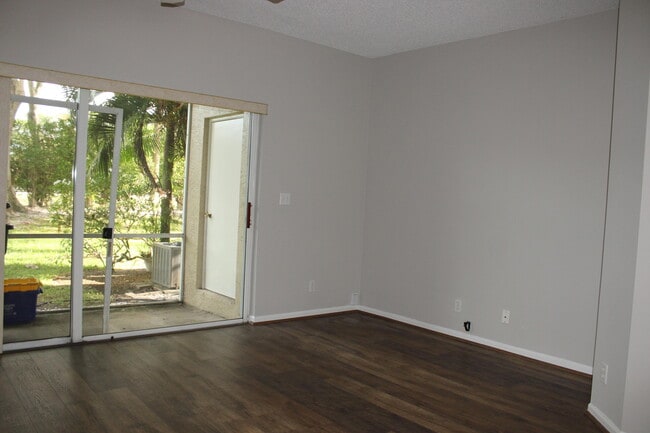 Building Photo - 6984 Stoney Creek Cir