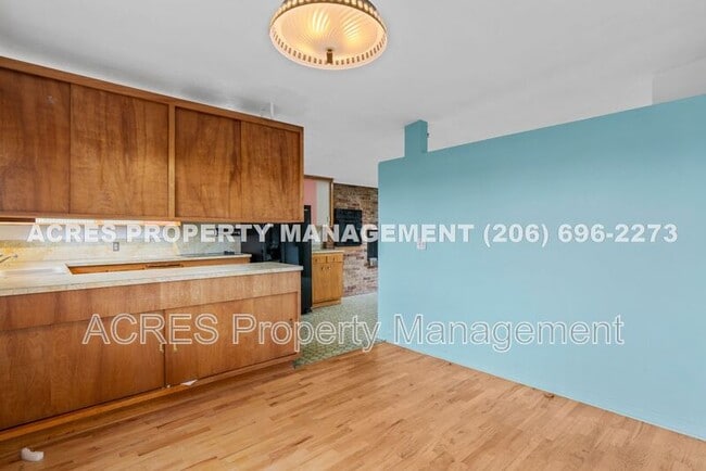 Building Photo - 7617 S Lakeridge Dr