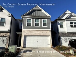 Building Photo - Like new 3 bedroom single family home