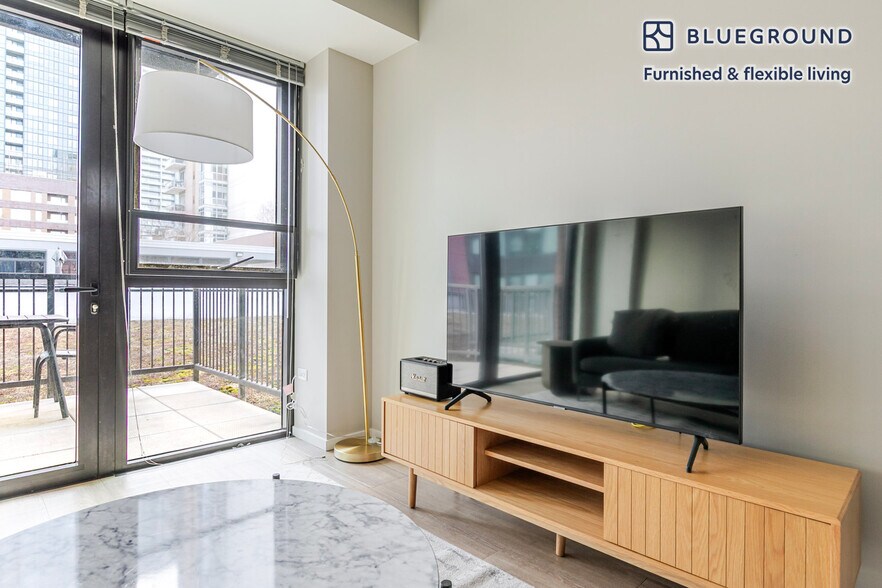 Building Photo - 211 W Scott St