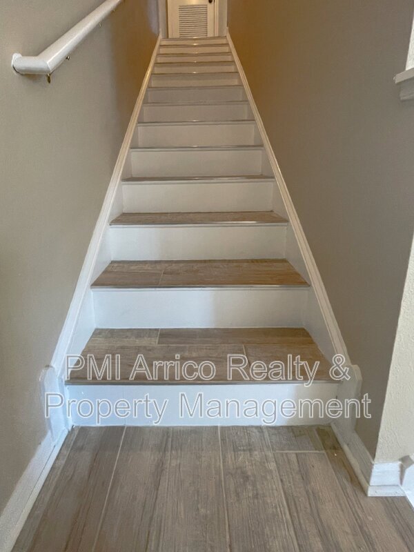 Building Photo - 10840 Johanna Ave