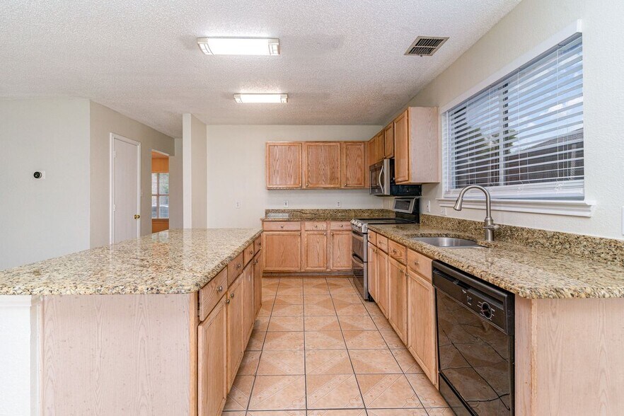 Building Photo - 1810 Cedar Ridge Dr