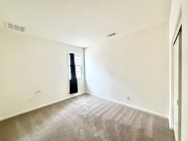 Building Photo - Iris Park Gem | 4 Bedrooms, Loft, and Modern Upgrades Throughout