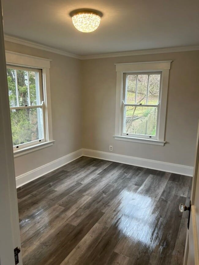 Building Photo - 2303 Center St