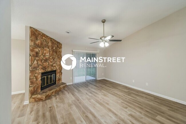 Building Photo - 3 Bedroom Pet-Friendly Home in Jacksonville, FL with Main Street Renewal