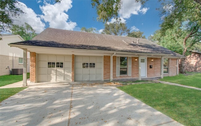 Primary Photo - 5746 Cartagena St