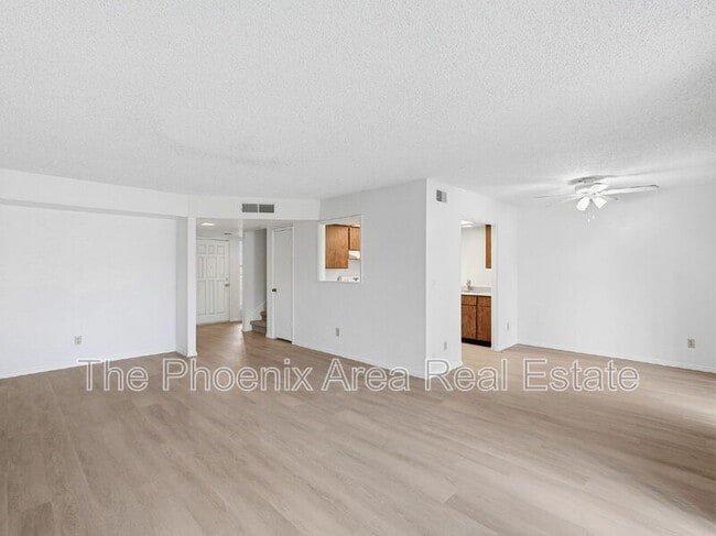 Building Photo - 2232 W Lindner Ave