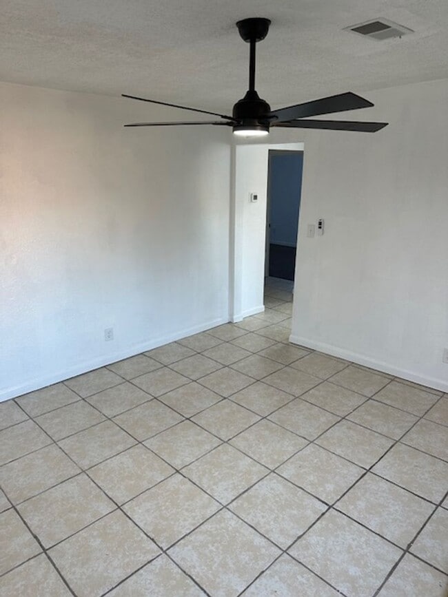 Building Photo - JP - Early