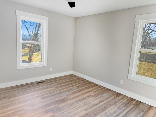 Building Photo - 12 Old Starnes Cove Rd